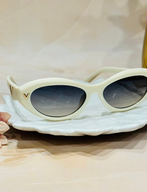 Cream colour, oval, funky cateye sunglass