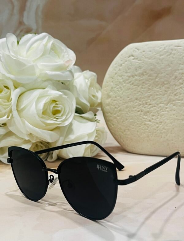 Black frame and lens, light weight, cateye sunglasses