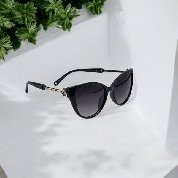Black, light weight, cateye sunglasses
