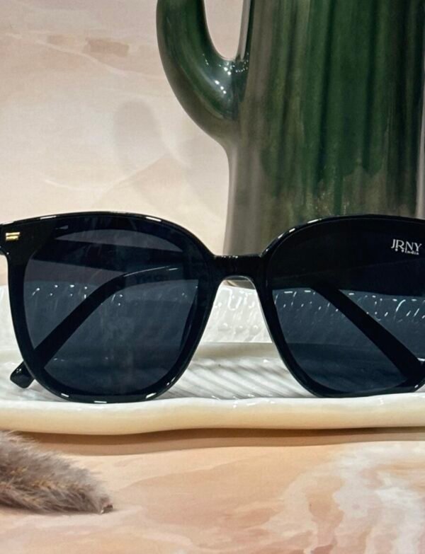 Cateye,black, chique, stylish, big sunglasses