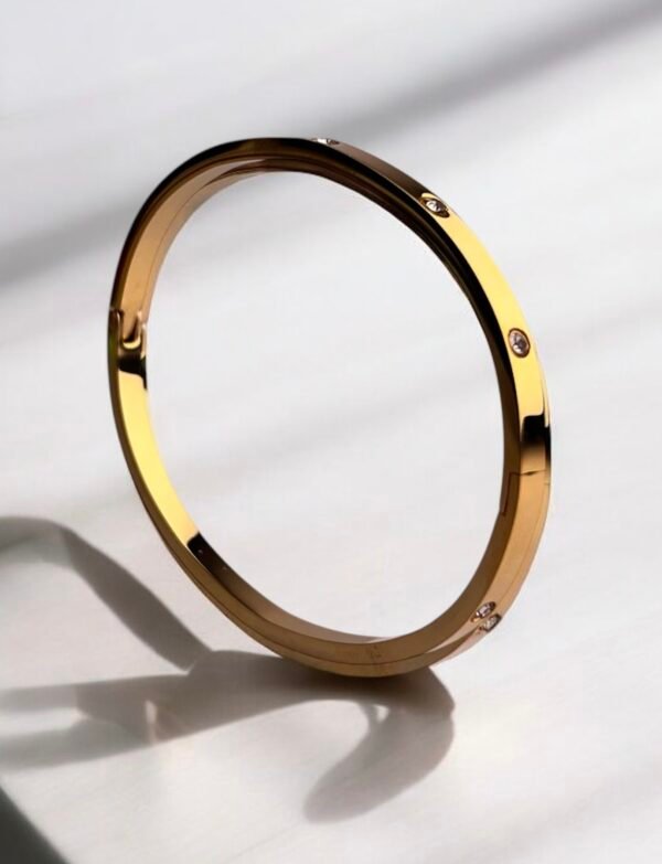 Minimal beauty gold bracelet
