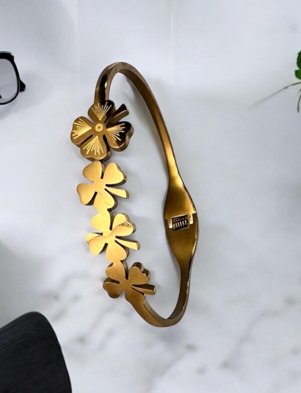 Golden luck leaflet bracelet