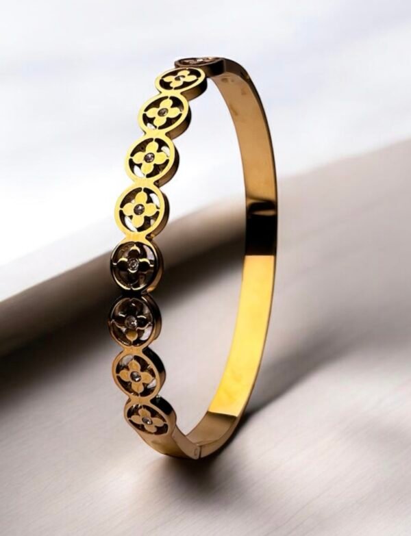 Linked luxury bracelet